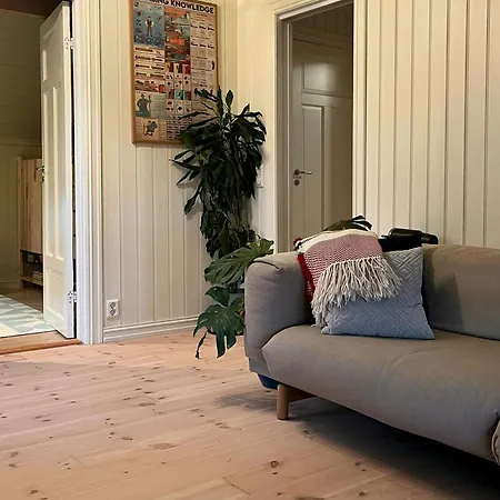 Сasa de vacaciones Yellow House From 1880 In